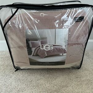 Ugg Avery Comforter Blush Twin w/ Sham.  Brand New!!
